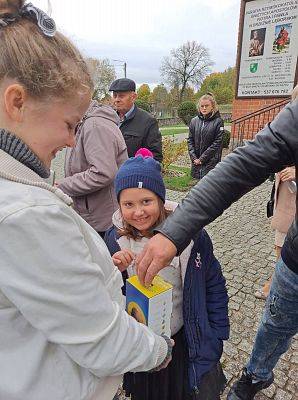 Dzień papieski - zbiórka do puszek