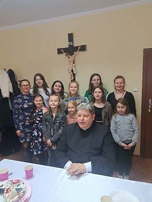 Papierowa rocznica scholi parafialnej