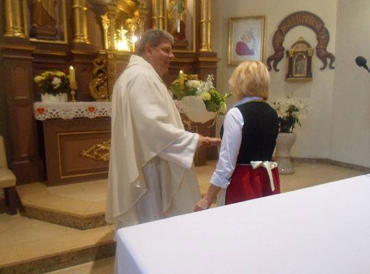 Najlepsze życzenia od parafian na 50-te urodziny Księdza Proboszcza