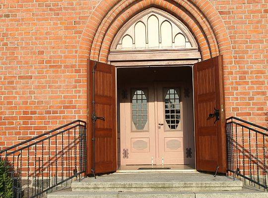 Renowacja zabytkowych drzwi naszej świątyni