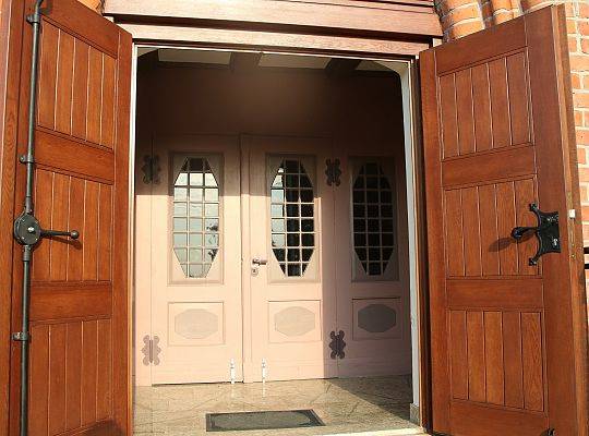 Renowacja zabytkowych drzwi naszej świątyni