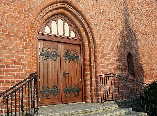 Renowacja zabytkowych drzwi naszej świątyni
