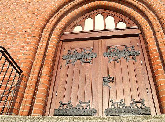 Renowacja zabytkowych drzwi naszej świątyni