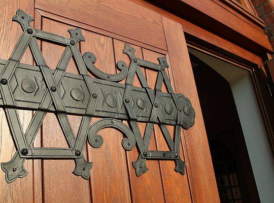 Renowacja zabytkowych drzwi naszej świątyni