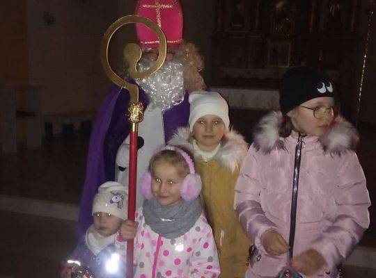 Wizyta św. Mikołaja w naszej parafii i sołecka Betlejemska Szopka