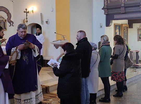 Parafianie pod opieką Pielgrzymującej Matki Bożej