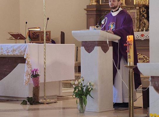 Parafianie pod opieką Pielgrzymującej Matki Bożej