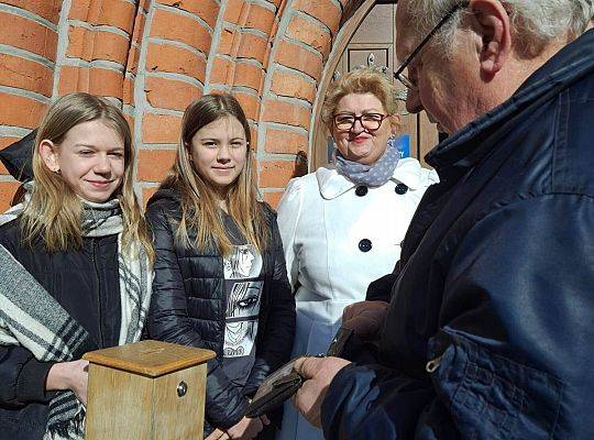 Zbiórka  do puszek na rzecz polskich misjonarzy ,,Ad gentes"