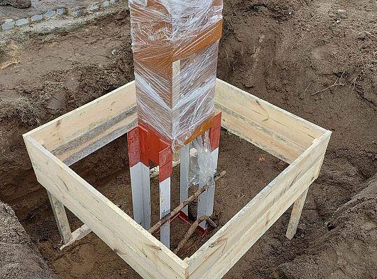 Nowy przydrożny krzyż w Kisewie