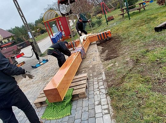 Nowy przydrożny krzyż w Kisewie