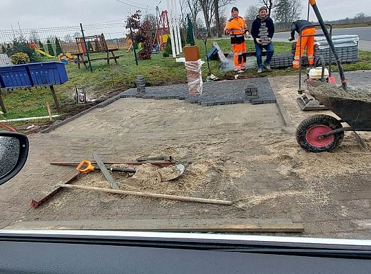 Nowy przydrożny krzyż w Kisewie