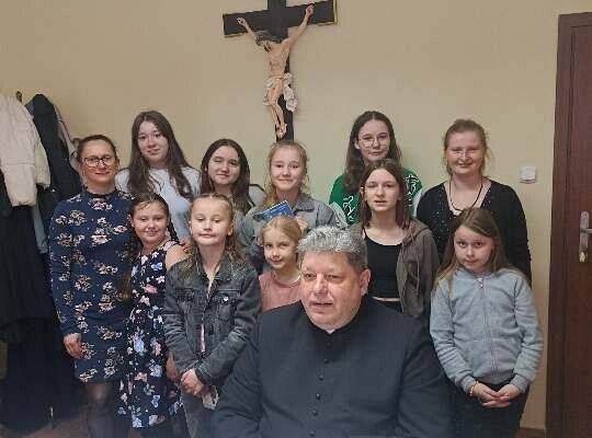 Papierowa rocznica scholi parafialnej