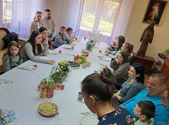 Papierowa rocznica scholi parafialnej