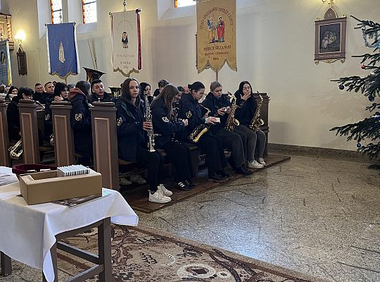 Wspólne kolędowanie z Gminną Orkiestrą Dętą