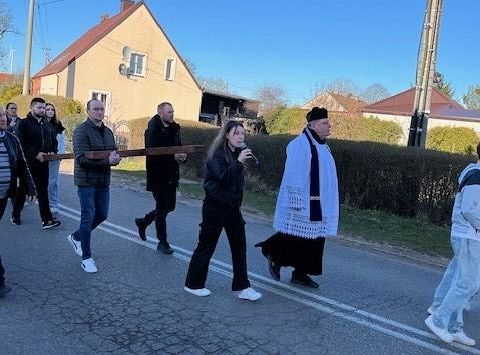 Droga Krzyżowa ulicami Brzeźna Lęborskiego.