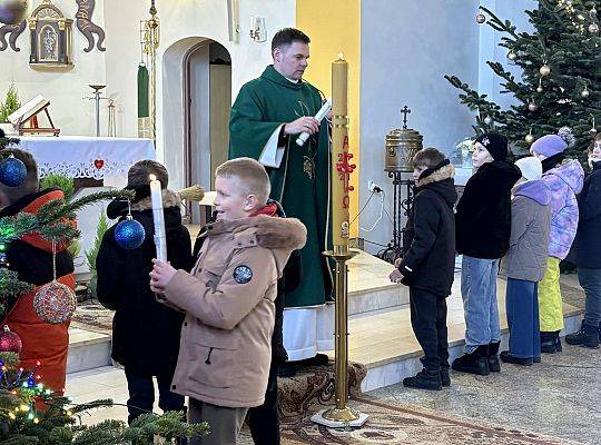 Święcenie świec dla dzieci pierwszokomunijnych