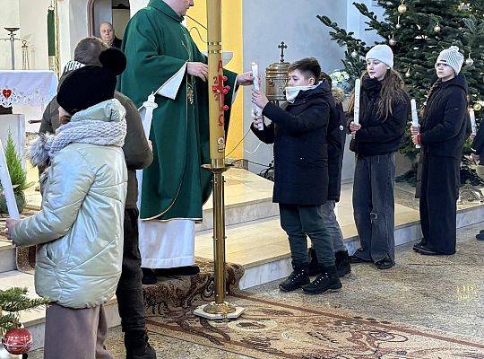 Święcenie świec dla dzieci pierwszokomunijnych