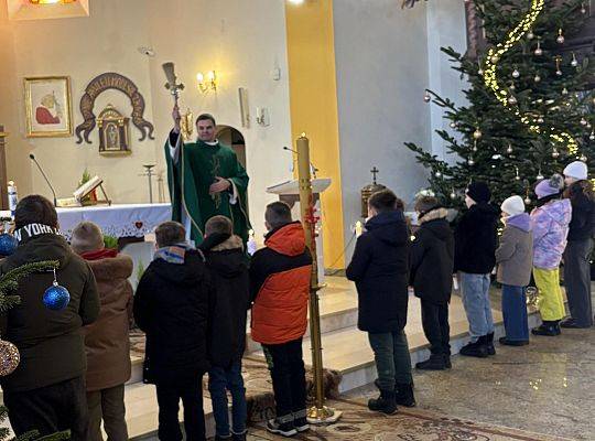 Święcenie świec dla dzieci pierwszokomunijnych