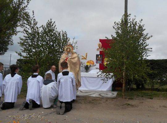 UROCZYSTOŚĆ NAJŚWIĘTSZEGO CIAŁA I KRWI PAŃSKIEJ